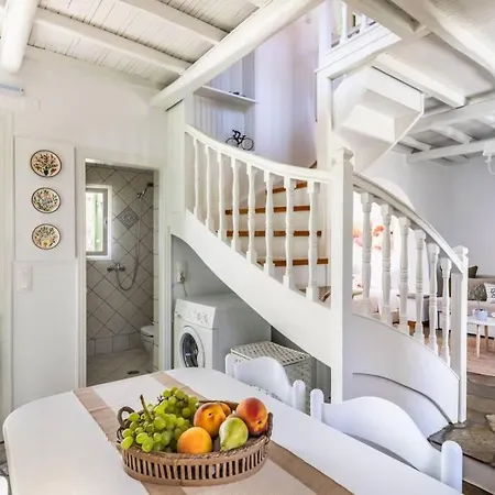 Nina-myrtia Countryside House Skopelos بيت للعطل
